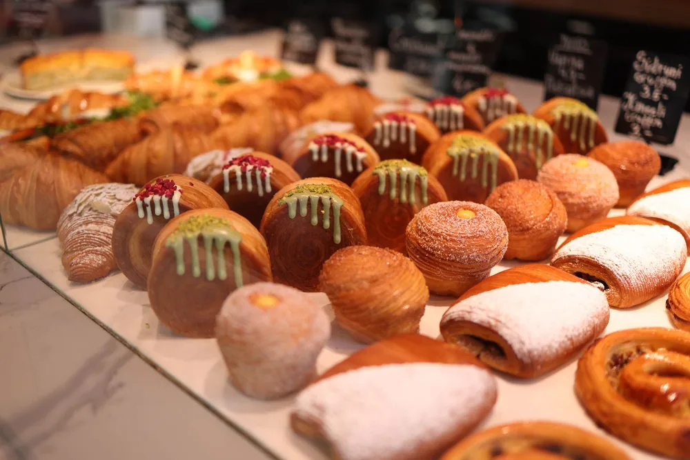 Fresh bakery products from a broad range