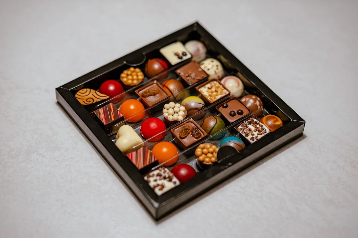 Farklı dolgulu pralinler