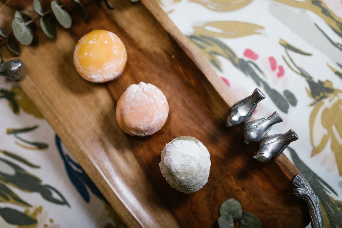 Ahşap tepside mochi